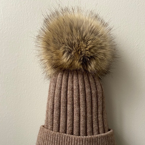 Norla knitted hat. - Picture 3 of 8